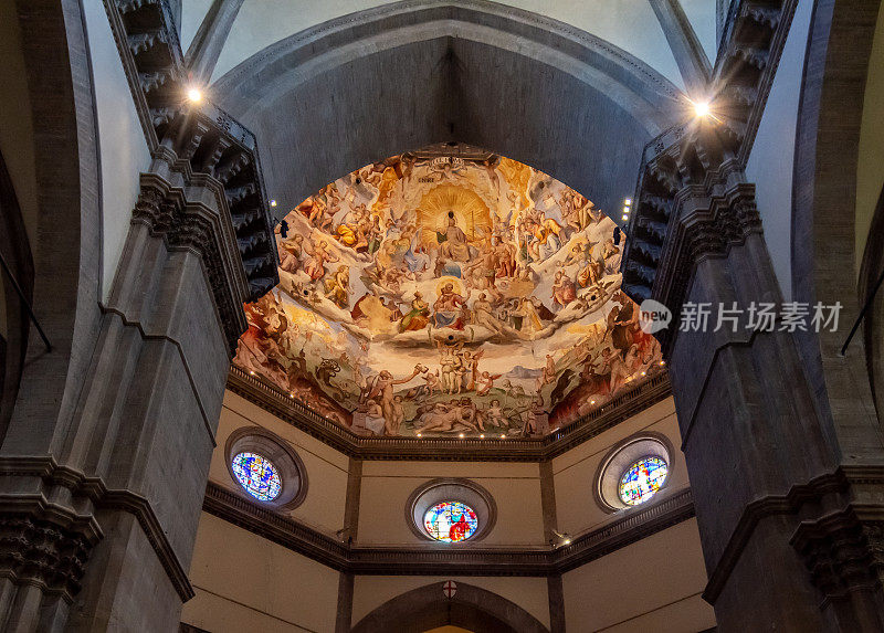 意大利佛罗伦萨的圣玛丽花大教堂(Cattedrale di Santa Maria del Fiore)或佛罗伦萨大教堂的内部